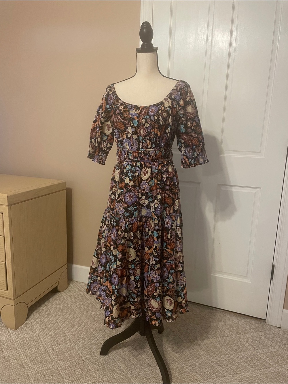 Floral Scoop Neck Midi Dress in Brown